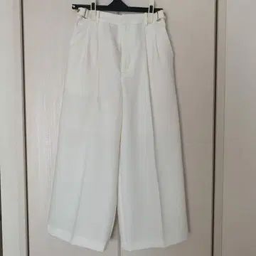 사이드 벨트 화이트 와이드 팬츠