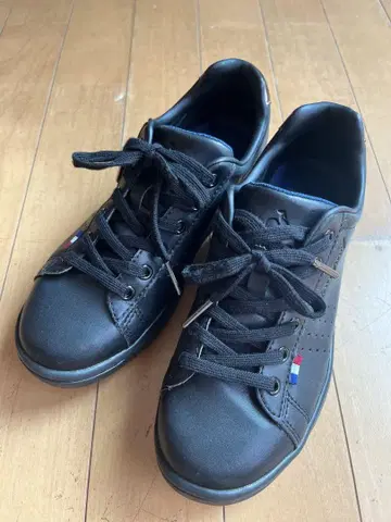 새상품급 르꼬끄 스포르티브 통굽 스니커즈 블랙 23cm 경량