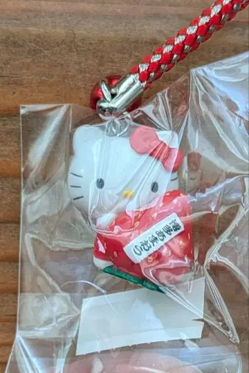 지역 한정 키티 후쿠오카 한정 아마오 딸기 헬로키티 네츠케 스트랩