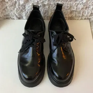 자라 블랙 레이스업 슈즈 에나멜 통굽 37 23.5 상당