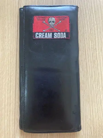 크림 소다 장지갑