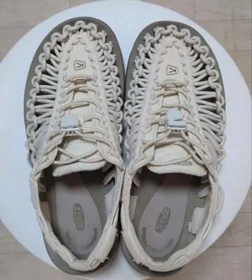 KEEN UNEEK 유니크 아이보리 샌들 24.5