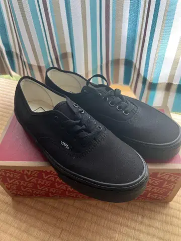 미사용 새상품 VANS 오센틱 블랙 8H 26.5cm