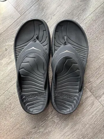 HOKA 오네오네 리커버리 샌들 블랙