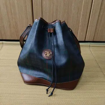 체크 무늬 숄더백