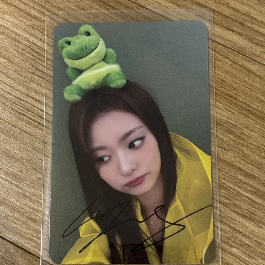 FROMIS_9 | 프로미스나인 Fromis_9 Lee Nakyung sign poca