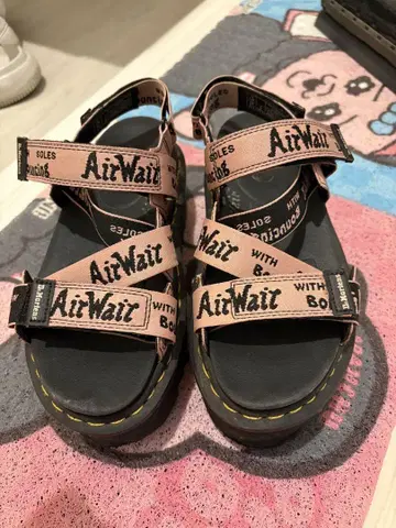 Dr.Martens 닥터마틴 핑크 통굽 샌들 36