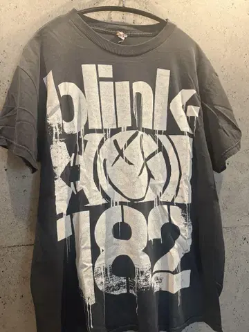 blink-182 프린트 티셔츠 그레이