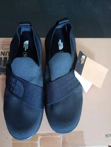 24 사이즈 The North Face 블랙 슬립온