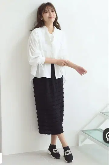 Feroux 컷 프릴 I 라인 스커트 블랙