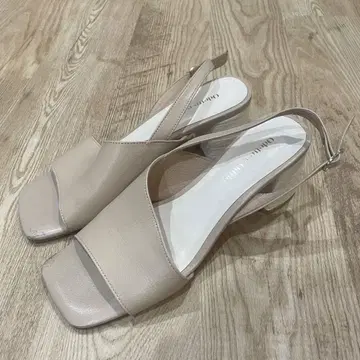 Odette e Odile 베이지 샌들 23.5cm