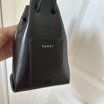 미사용 YAHKI 블랙 가죽 숄더백