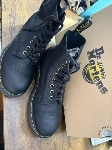 Dr. Martens 블랙 가죽 하이컷 부츠 cm