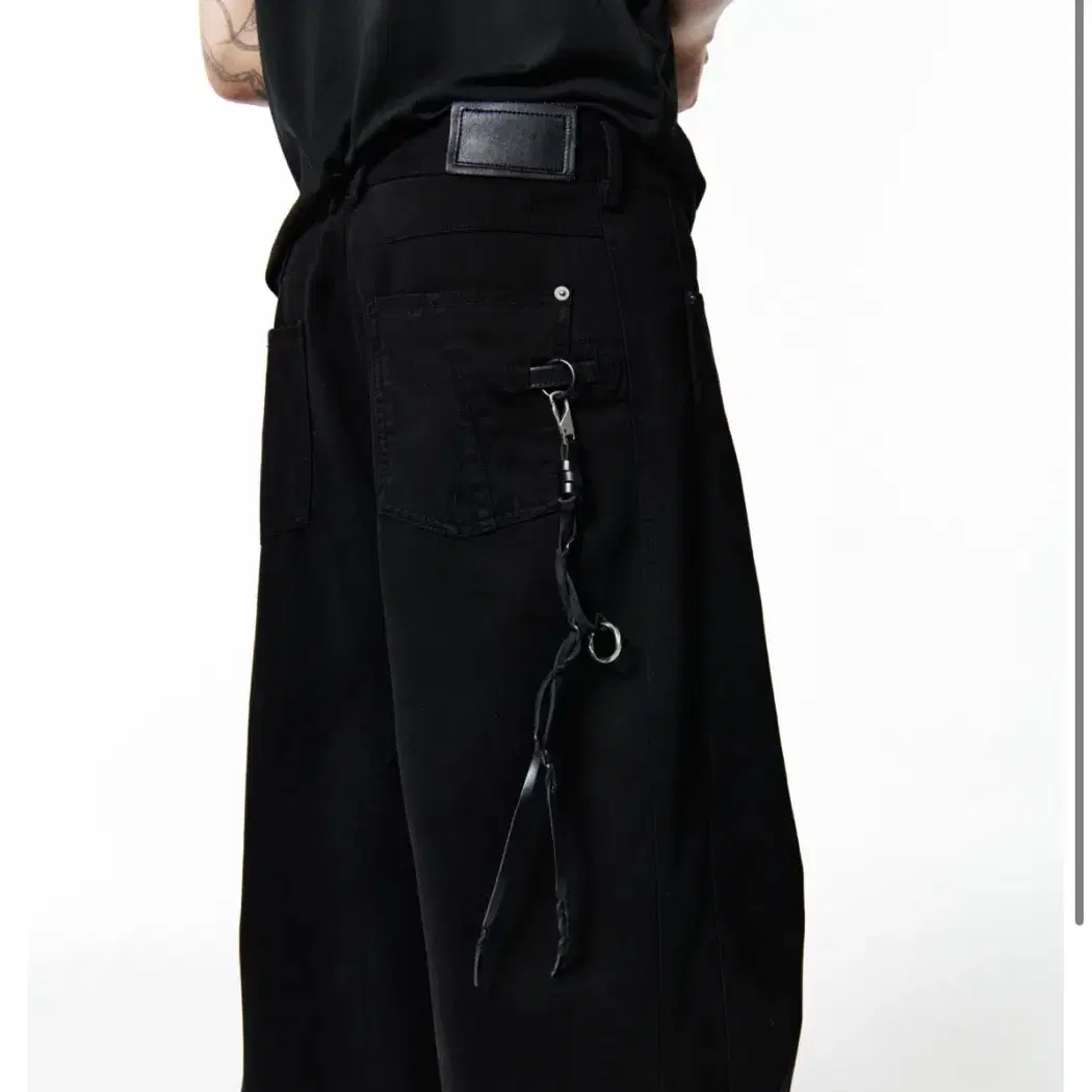 【関税込み】XLIM ブラック EP.7 02 フーディ XLIM EP.7 WOMEN 02 TROUSERS – 082plus