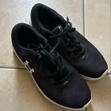 Under Armour 러닝화 블랙 40 25.5cm