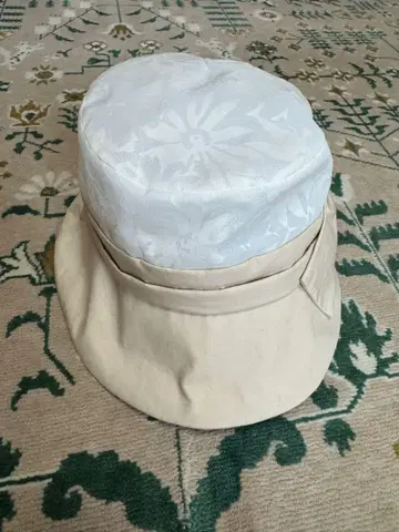 리본 포함 오로라 사 햇 새상품급