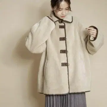 KBF KBF 파이핑 보아 코트