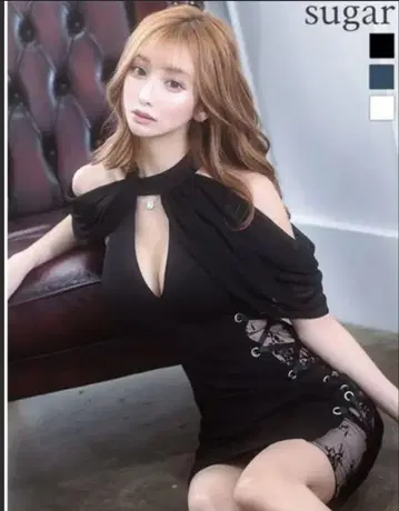 오프숄더 타이트 핏 드레스 블랙