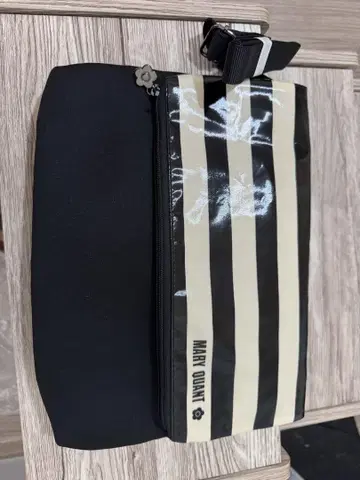 MARYQUANT 클러치백