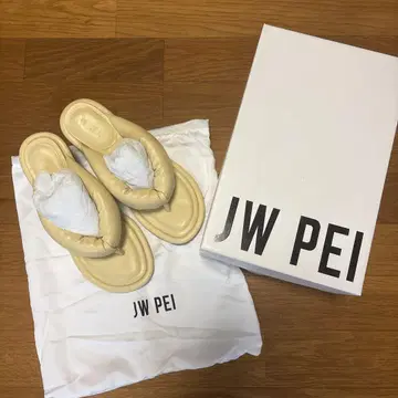 JW PEI Talia 샌들
