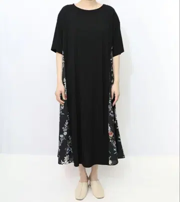 이즈스칼라 552264: 꽃과 여우 패턴 사이드 절개 랜덤 리브 원피스