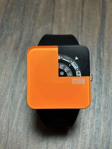 스톰 스퀘어 엑스 오렌지 블랙