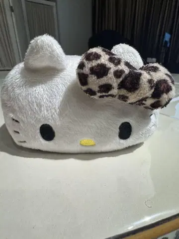 헬로키티 봉제 인형 소품함 레오파드 무늬 리본 포함
