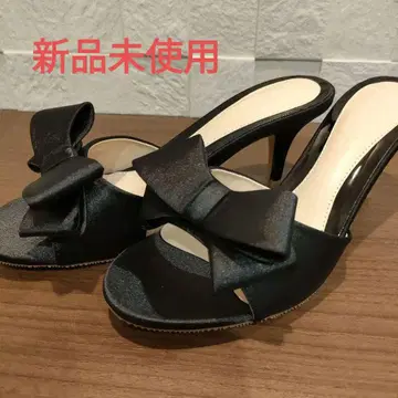 리본 포함 블랙 뮬