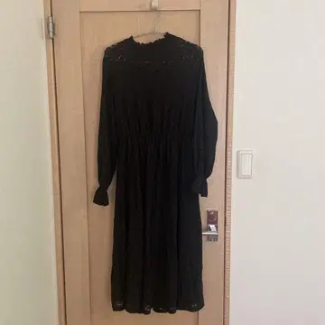 전체 레이스 프릴 넥 롱 원피스 블랙