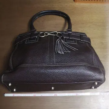 다크 브라운 가죽 토트백 태슬 포함