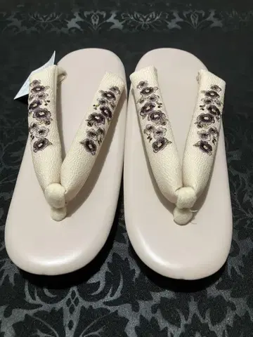 미사용품 크림색 조리 보라색 자수