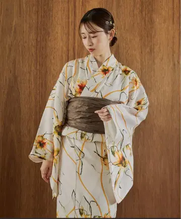 꽃무늬 유카타와 브라운 오비 세트
