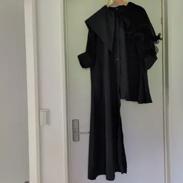 비대칭 블랙 원피스 어깨 프릴 댄스 의상