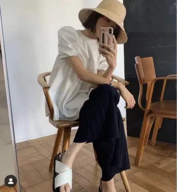 bow.a 보우에 퍼프 슬리브 블라우스