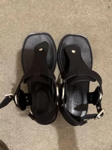 moussy CHUNK HEEL THONG 샌들