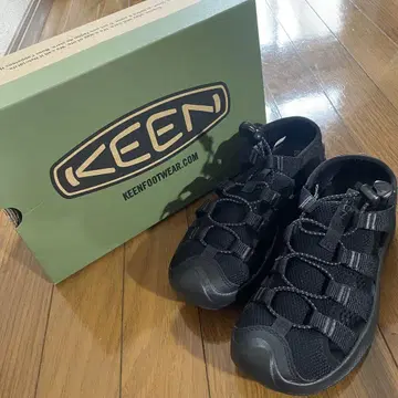 KEEN 아웃도어 샌들 블랙