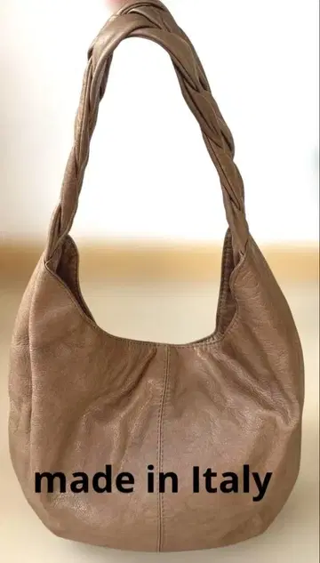 베이지 가죽 숄더백 메이드 인 이탈리아