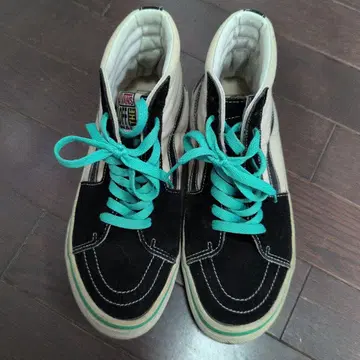 Vans 하이컷 스니커즈 블랙/화이트