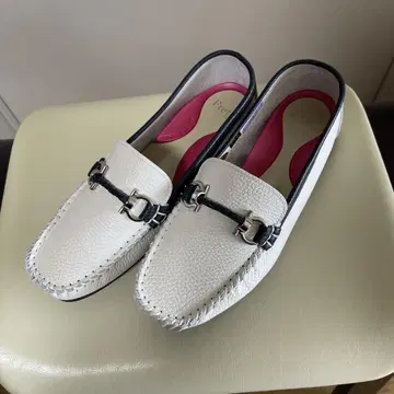Pret-a 화이트 가죽 로퍼 23.5cm