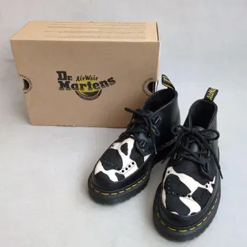 Dr.Martens RAMSEY CHUKKA 소 패턴 부츠