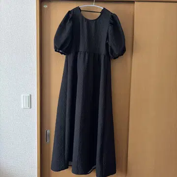 블랙 퍼프 슬리브 롱 드레스