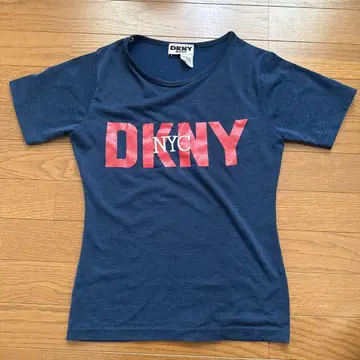 Y2K 피치 티 DKNY NYC 로고 티셔츠 S 사이즈 네이비