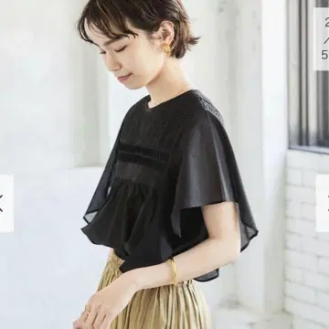 새상품급 어반 리서치 소매 플레어 핀턱 블라우스 블랙