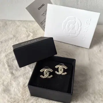 코코 마크 큐빅 귀걸이