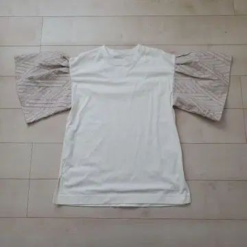SHIPS 새상품 플레어 슬리브 화이트 티셔츠