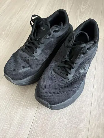 HOKA 블랙 본디8