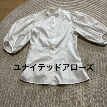 유나이티드 애로우즈 퍼프 슬리브 페플럼 블라우스