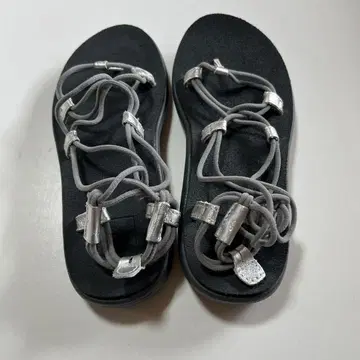 Teva 샌들 사이즈 5