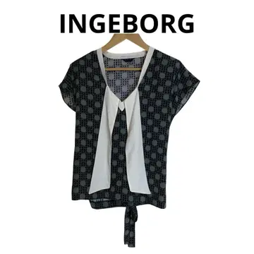 INGEBORG 도트 까멜리아 블랙 반팔 블라우스 큐프라 100%