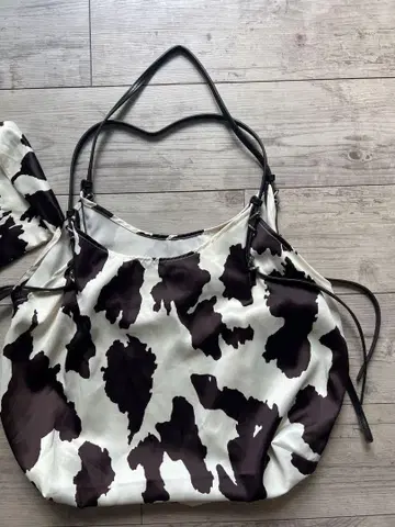 미사용품 자라 COW 소 새틴 이펙트 쇼핑백 마켓 백